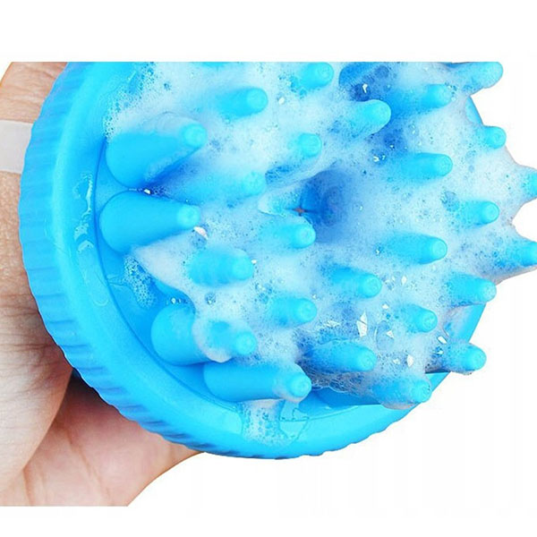 Masážní kartáč s nádobou na šampon pro psy